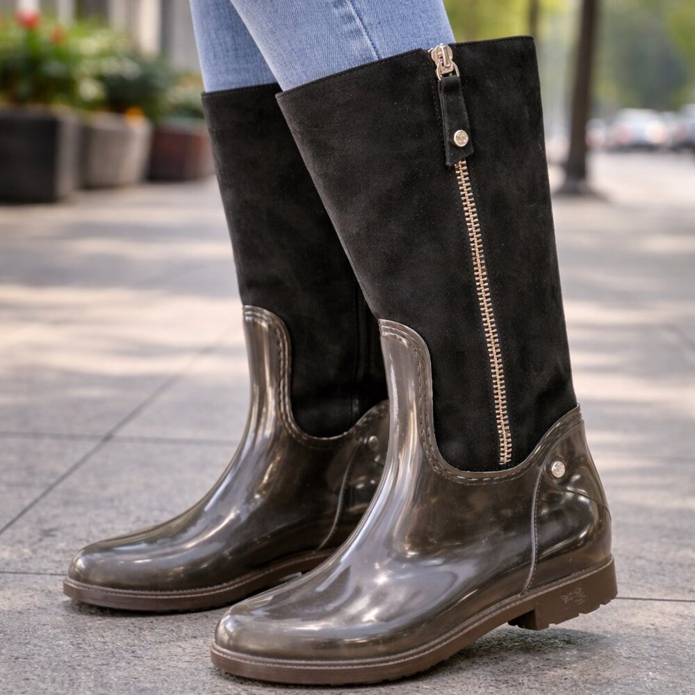 Boots Stuart Weitzman, EUC never worn, SZ 40, rubber, real suede, flat heel